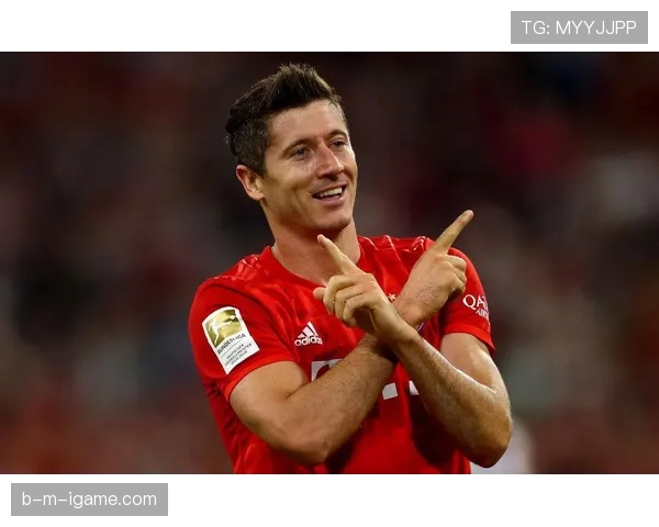 莱万多夫斯基深情回顾拜仁六冠王辉煌岁月，竞技状态仍备受关注