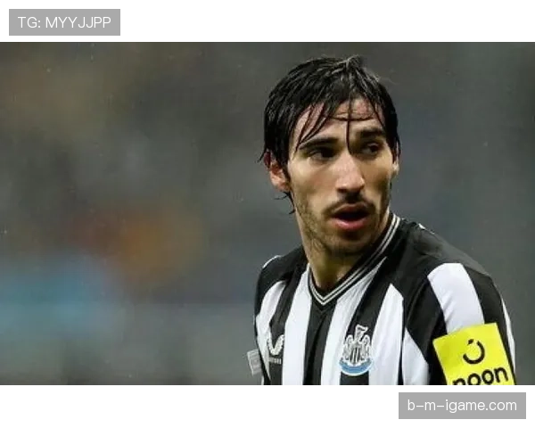 托纳利在中场的稳健发挥推动球队胜利，状态持续提升令人关注